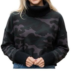 Vintage Havana camo mock turtleneck cropped sweater size S